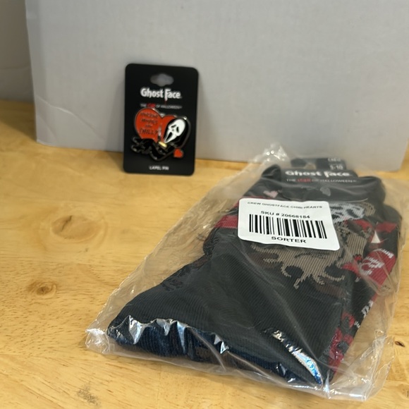 Scream Ghost Face Chibi Bundle: Enamel Pin and Crew Socks - Picture 7 of 16